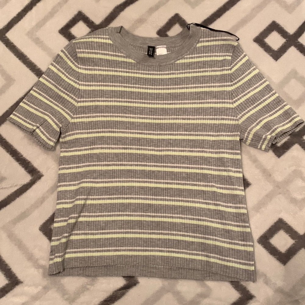 🟡NWOT H&M top size large